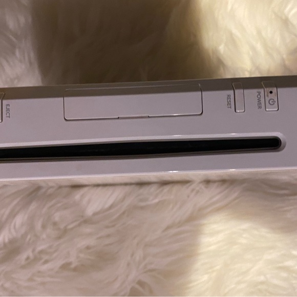 Nintendo Wii with 6 games included and accessories - Picture 8 of 9